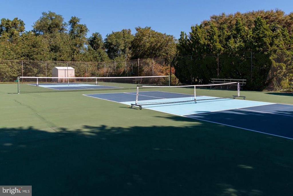 102 GOLF COURT