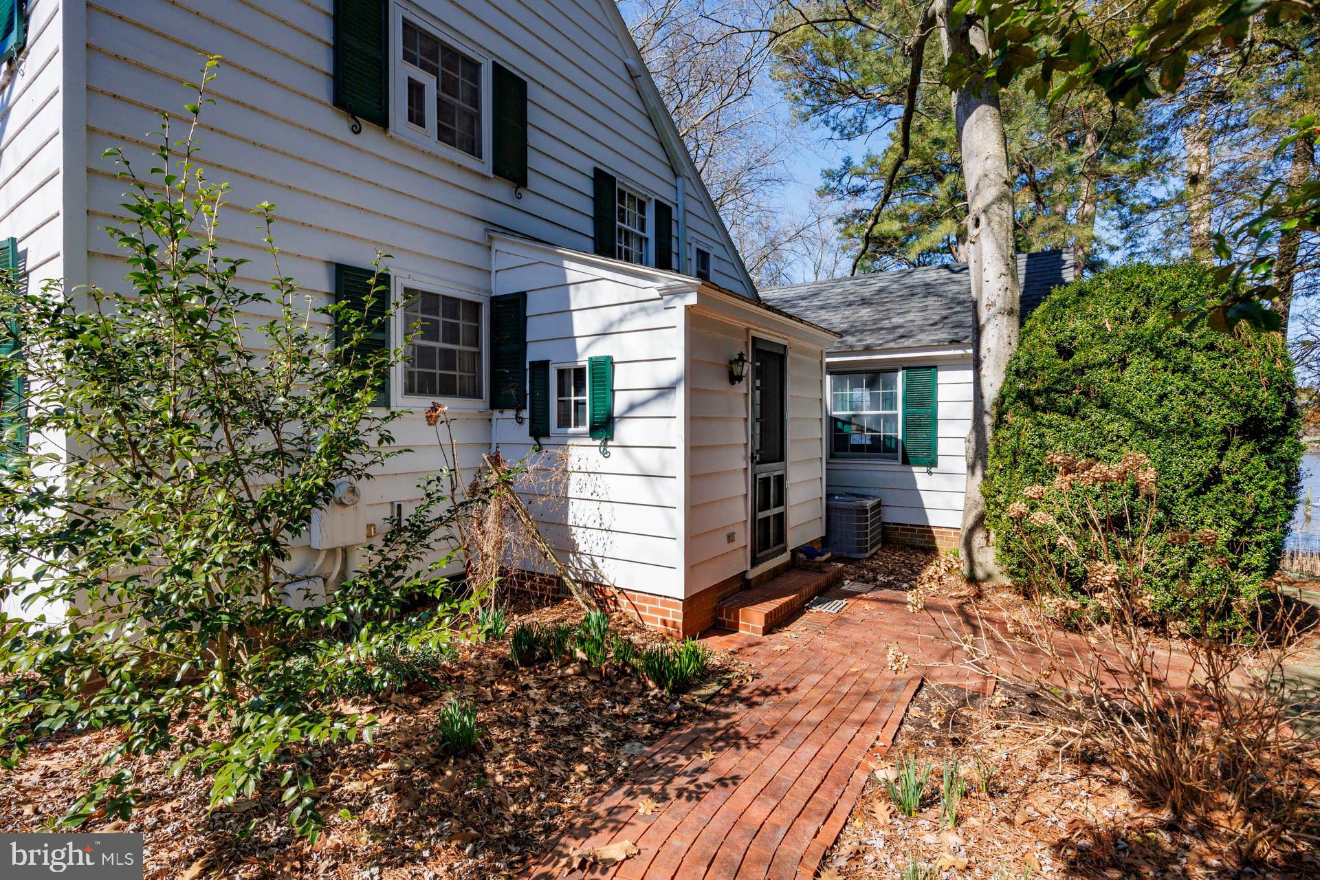 5894 OXFORD ROAD