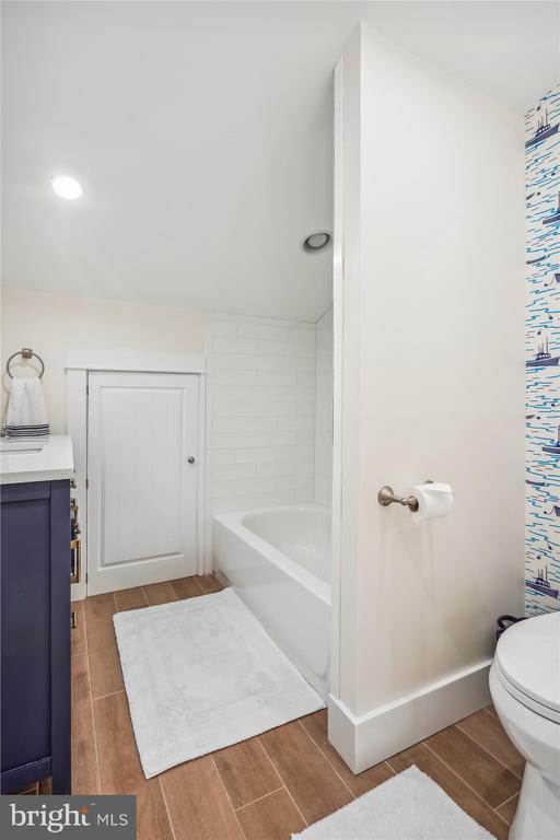 109 E. MAPLE AVENUE