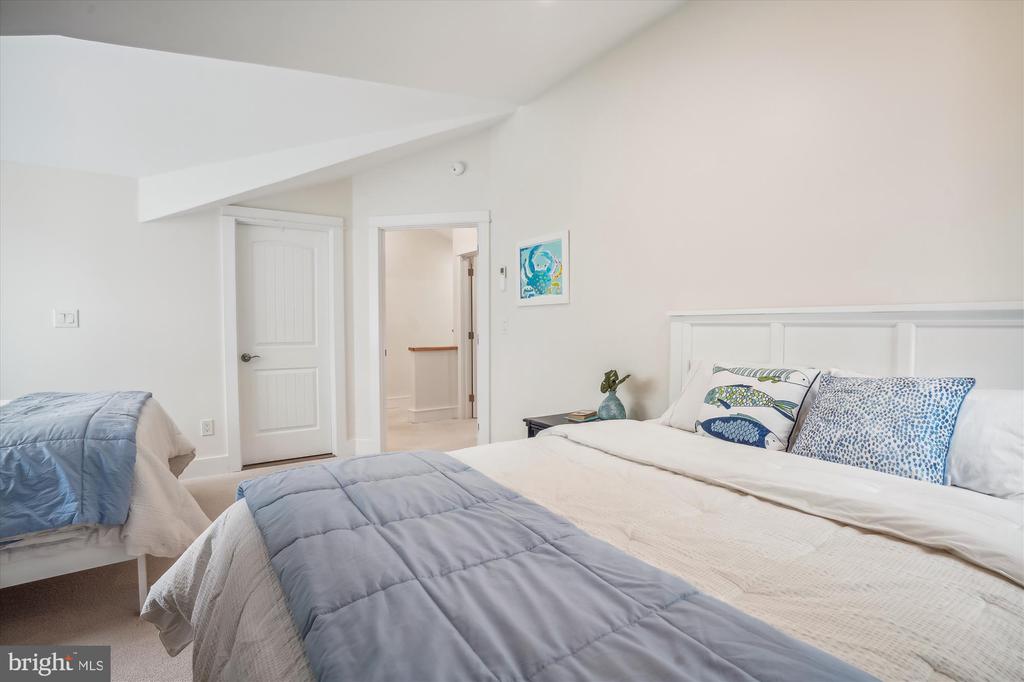 109 E. MAPLE AVENUE