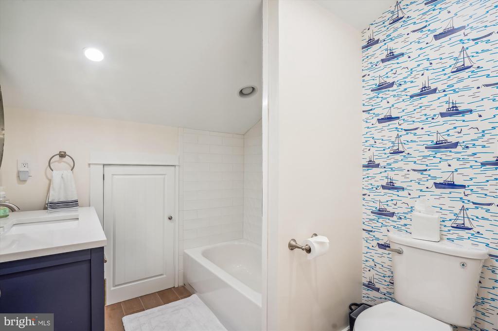 109 E. MAPLE AVENUE
