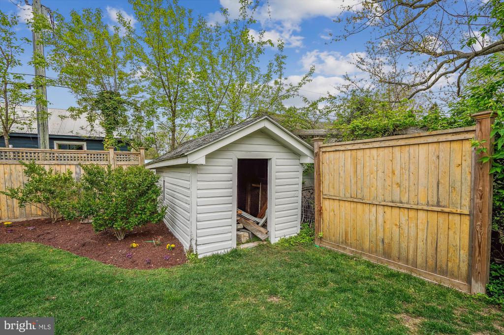 109 E. MAPLE AVENUE