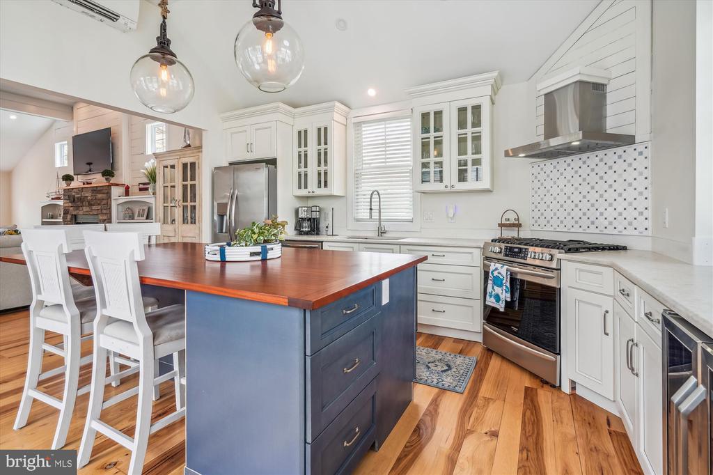 109 E. MAPLE AVENUE