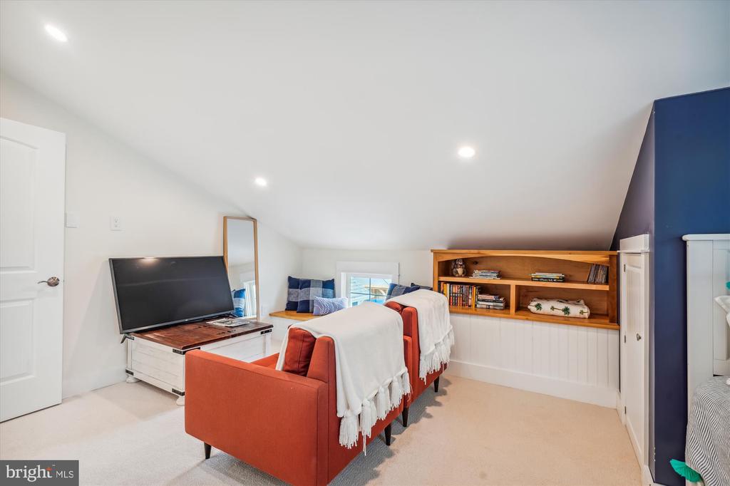 109 E. MAPLE AVENUE