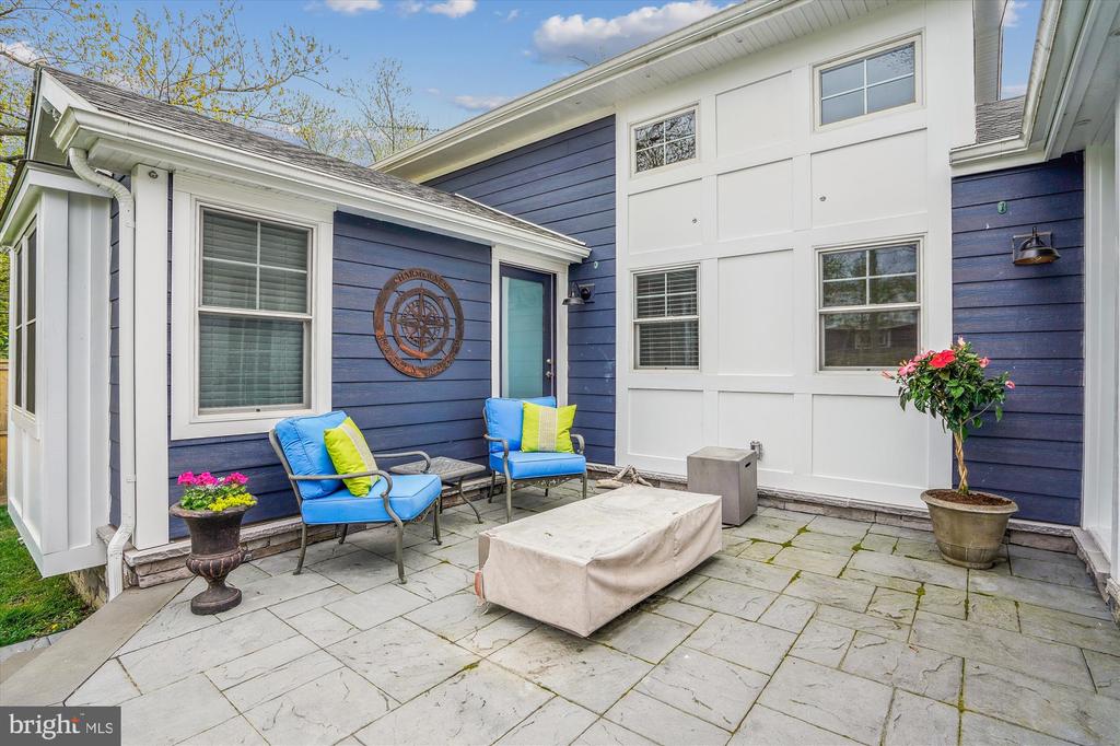 109 E. MAPLE AVENUE