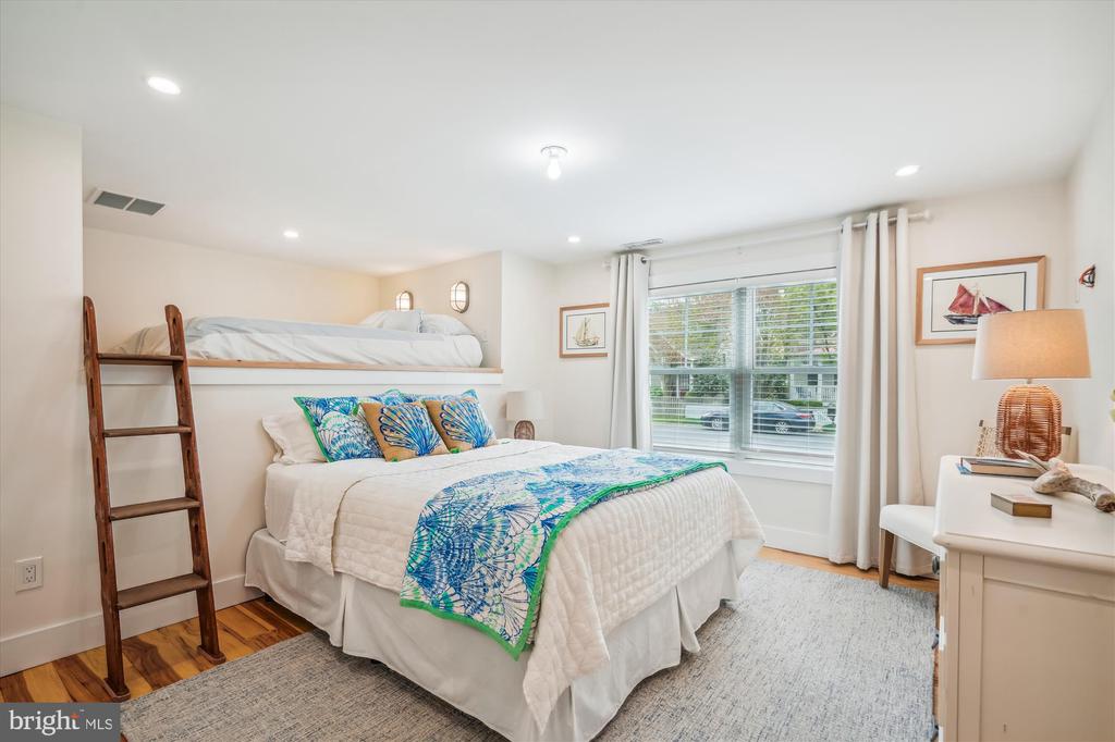 109 E. MAPLE AVENUE