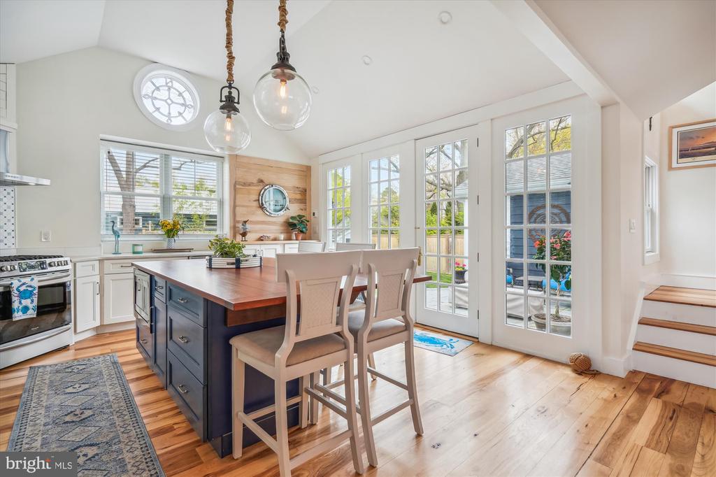 109 E. MAPLE AVENUE