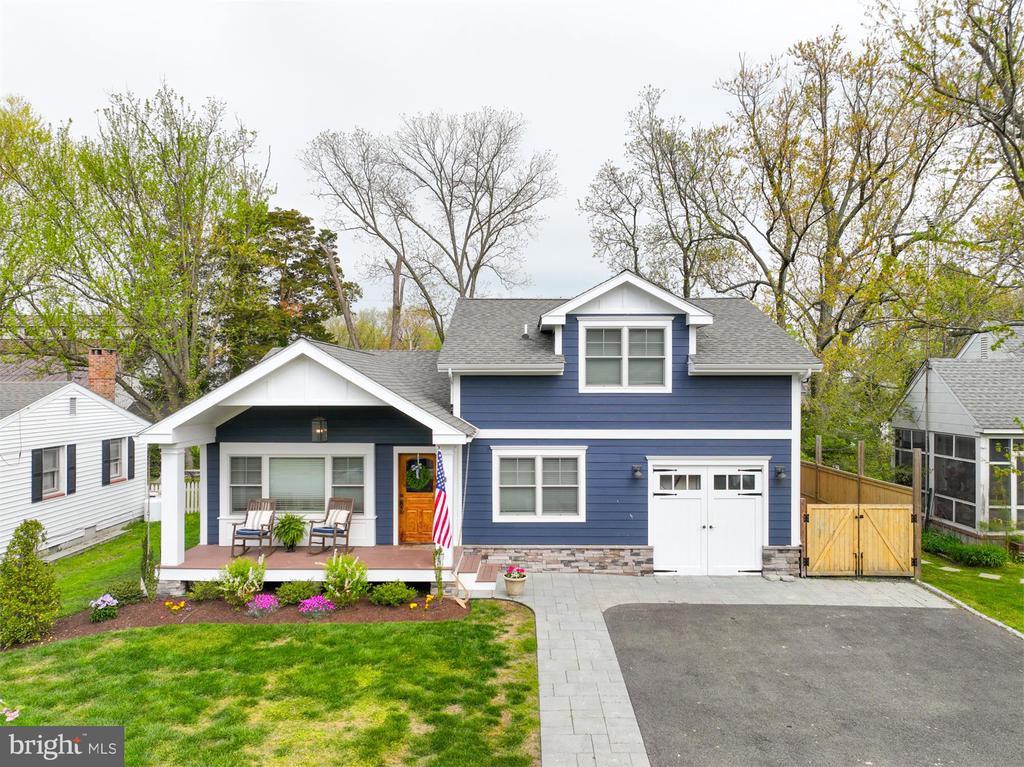 109 E. MAPLE AVENUE