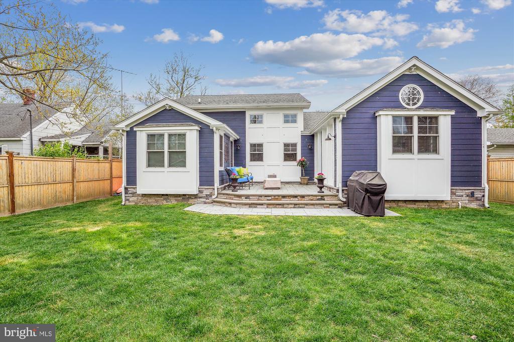 109 E. MAPLE AVENUE
