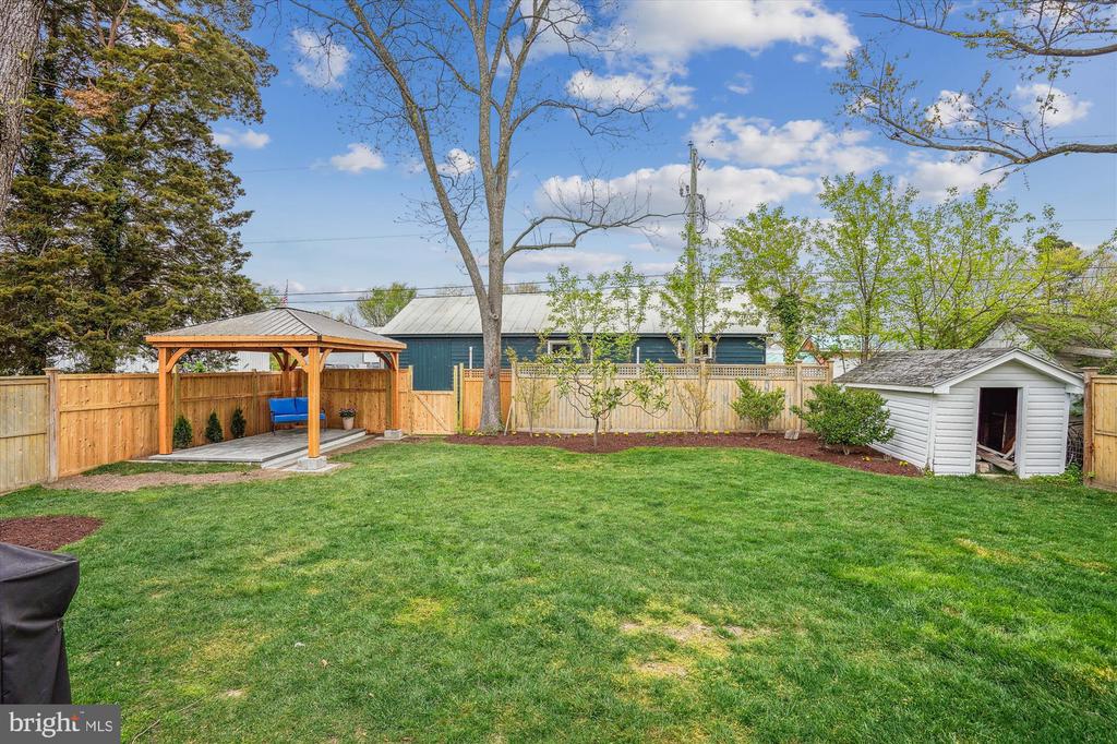 109 E. MAPLE AVENUE