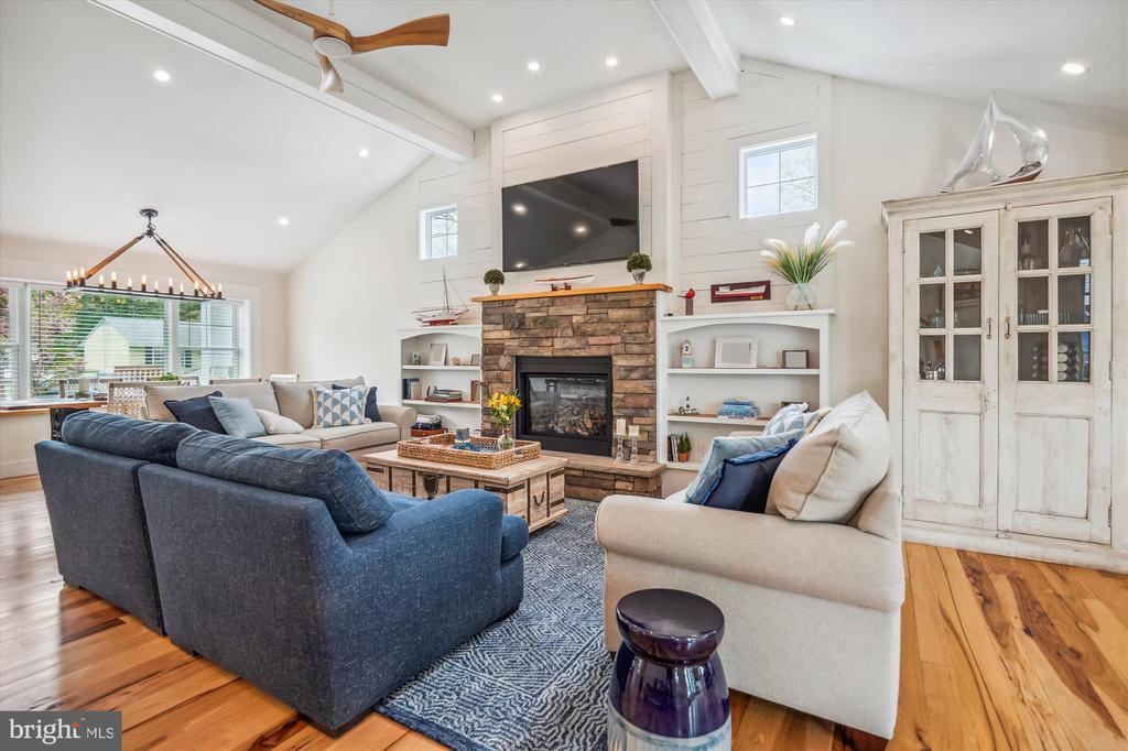 109 E. MAPLE AVENUE
