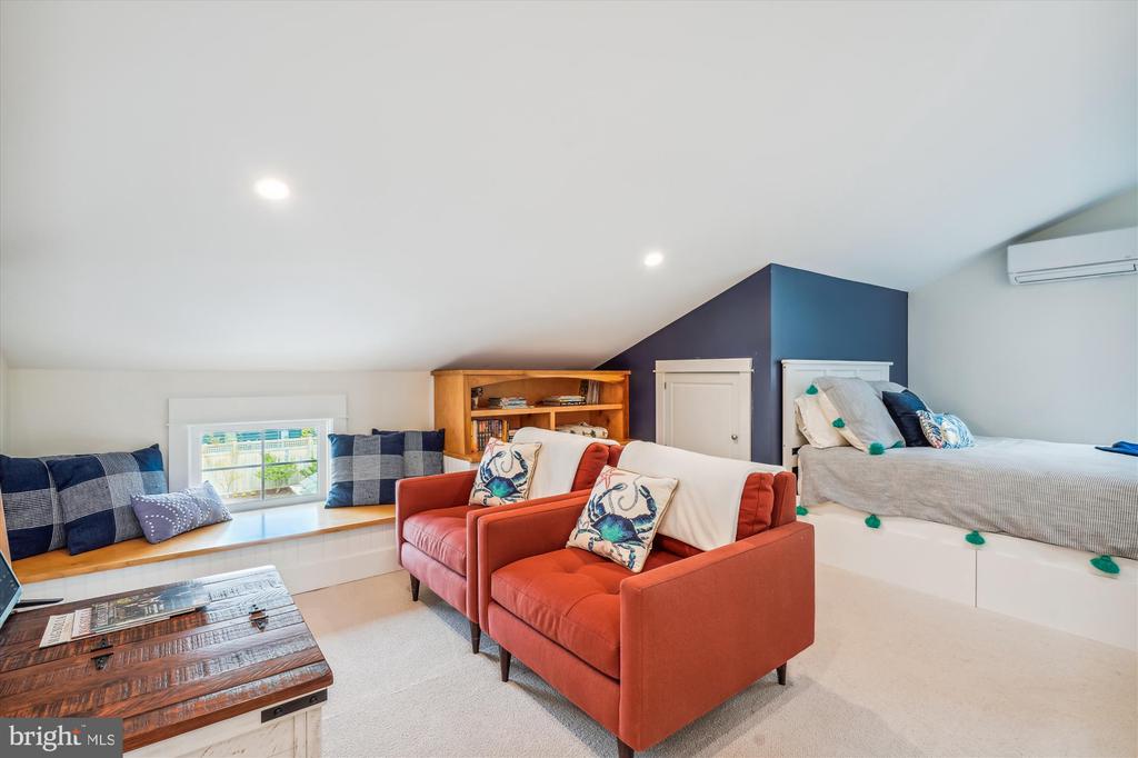 109 E. MAPLE AVENUE