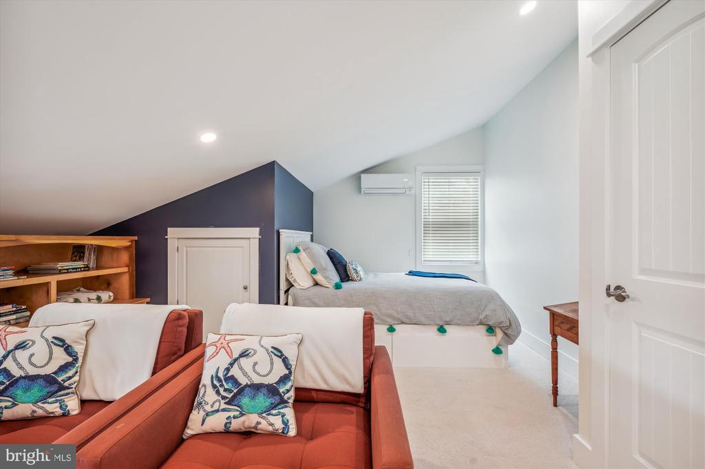 109 E. MAPLE AVENUE