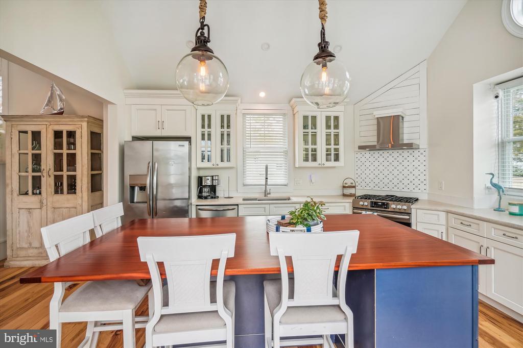 109 E. MAPLE AVENUE