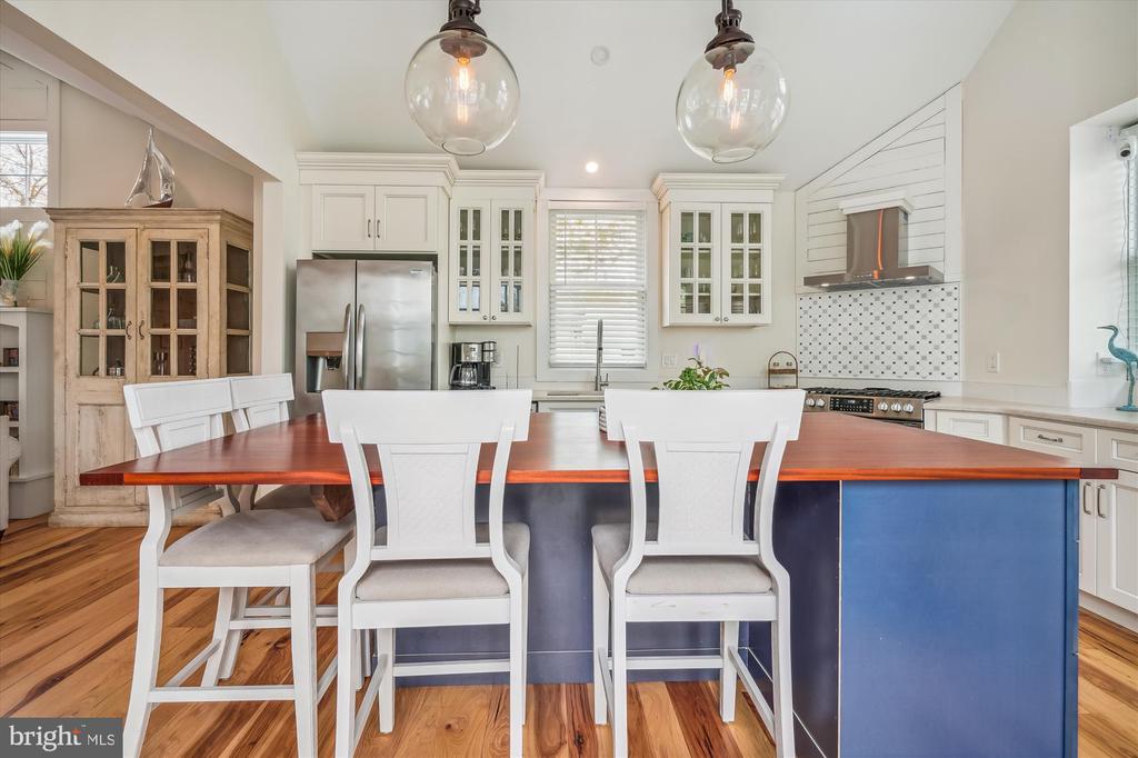 109 E. MAPLE AVENUE