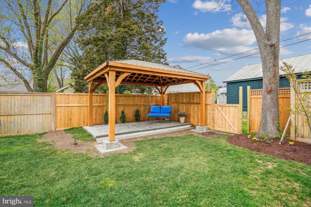 109 E. MAPLE AVENUE