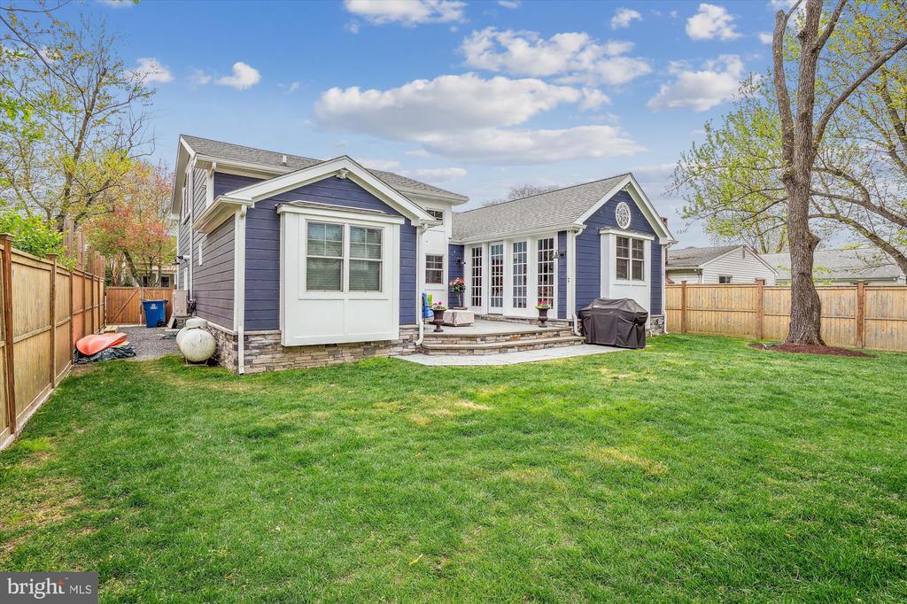 109 E. MAPLE AVENUE