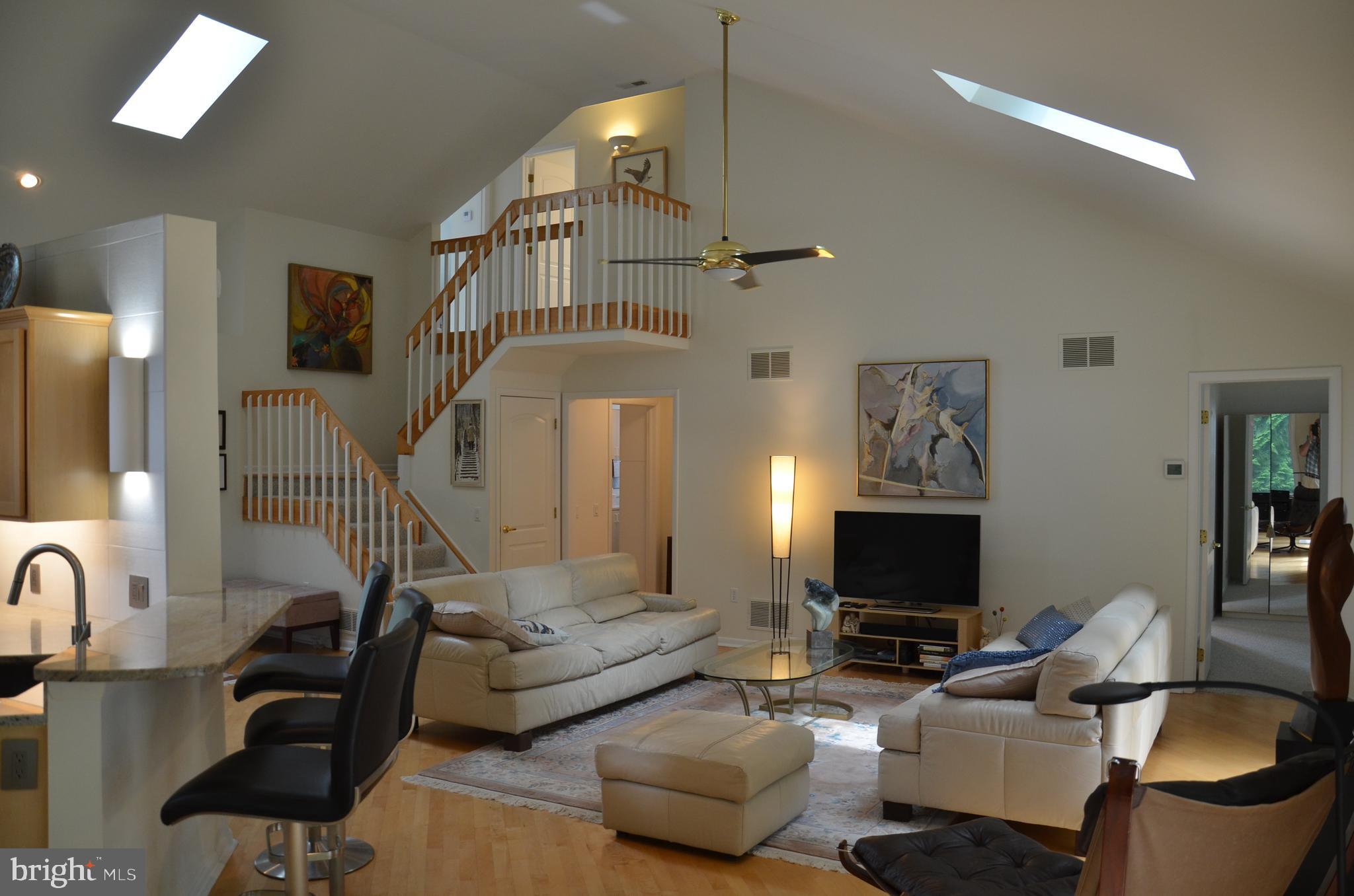 913 RIVERVIEW TERRACE