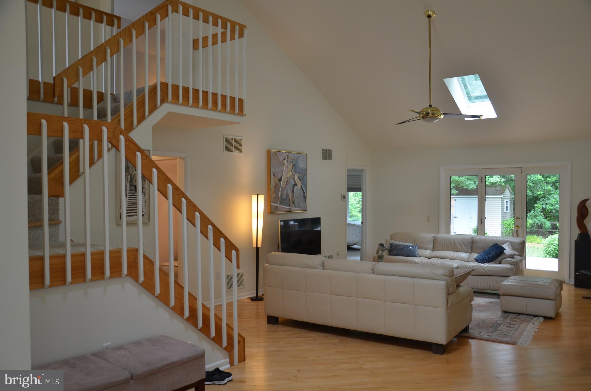 913 RIVERVIEW TERRACE