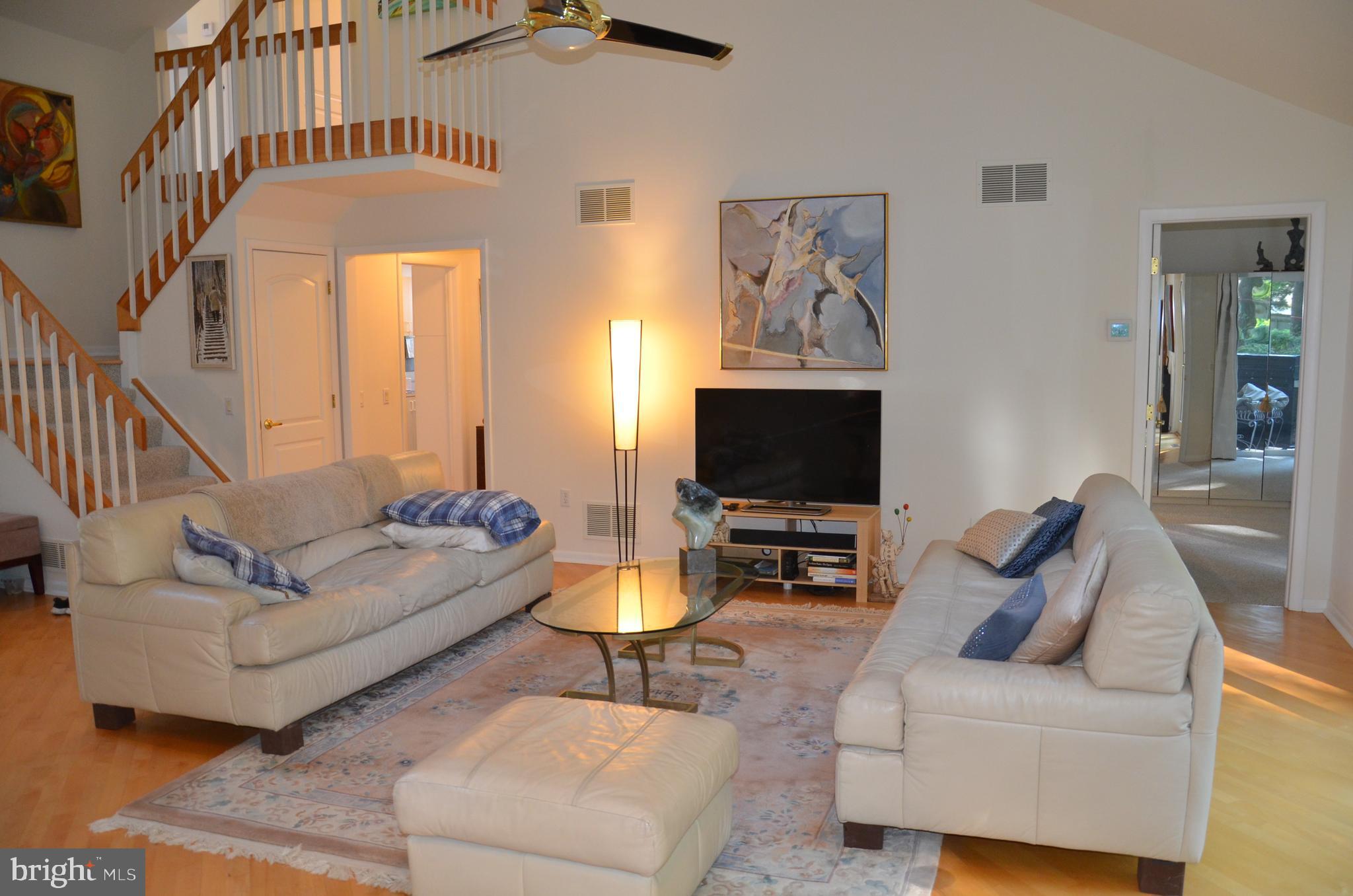 913 RIVERVIEW TERRACE