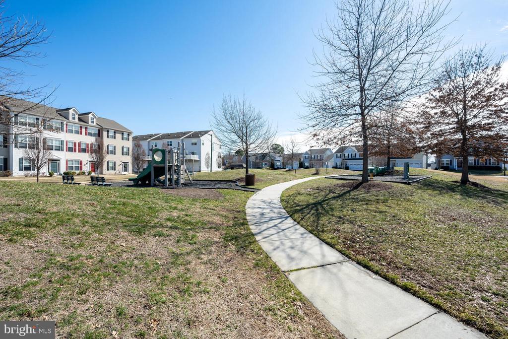 321 ASHBY COMMONS DRIVE
