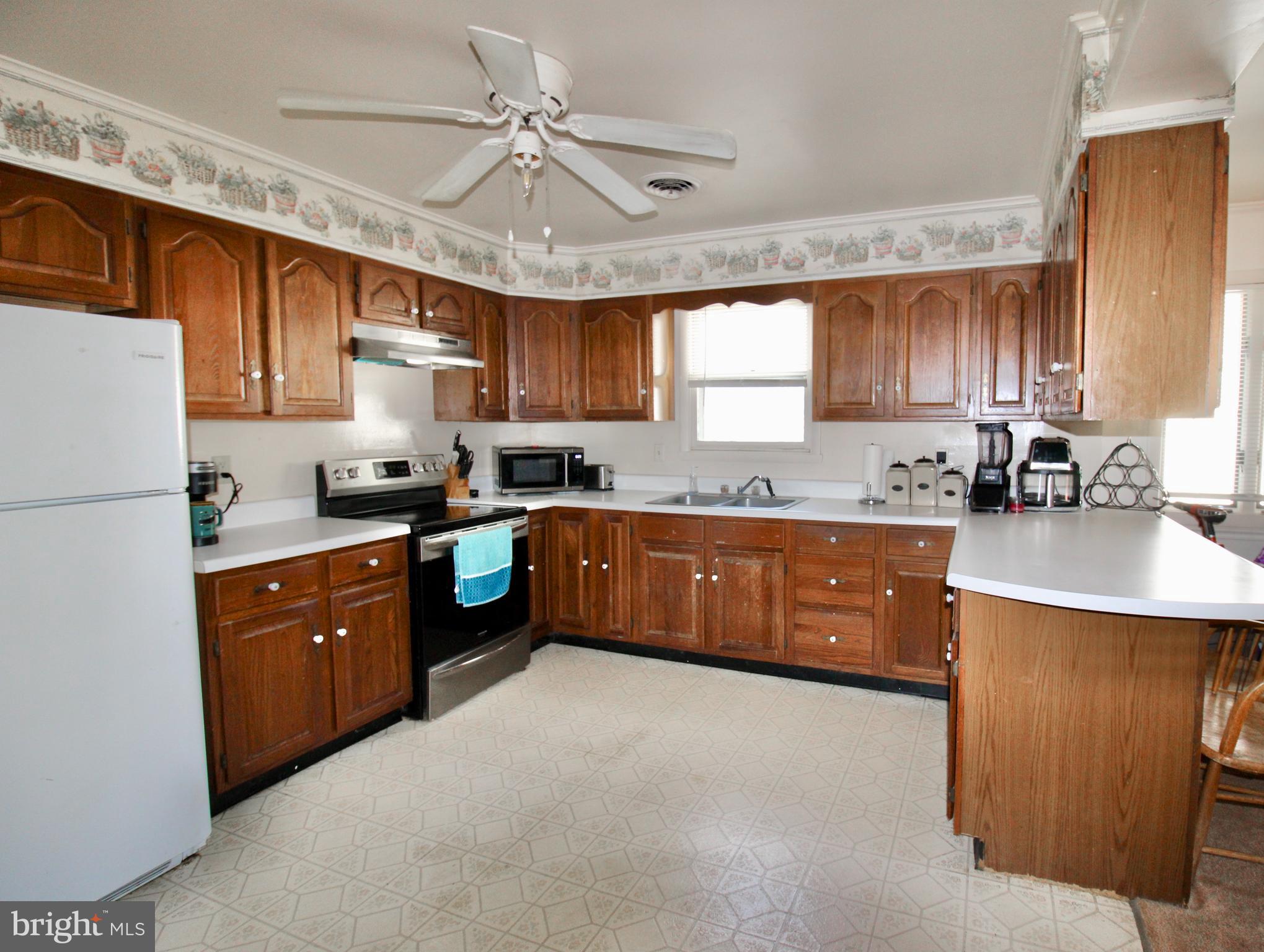 107 E MAPLE AVENUE