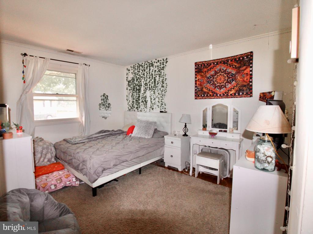 107 E MAPLE AVENUE