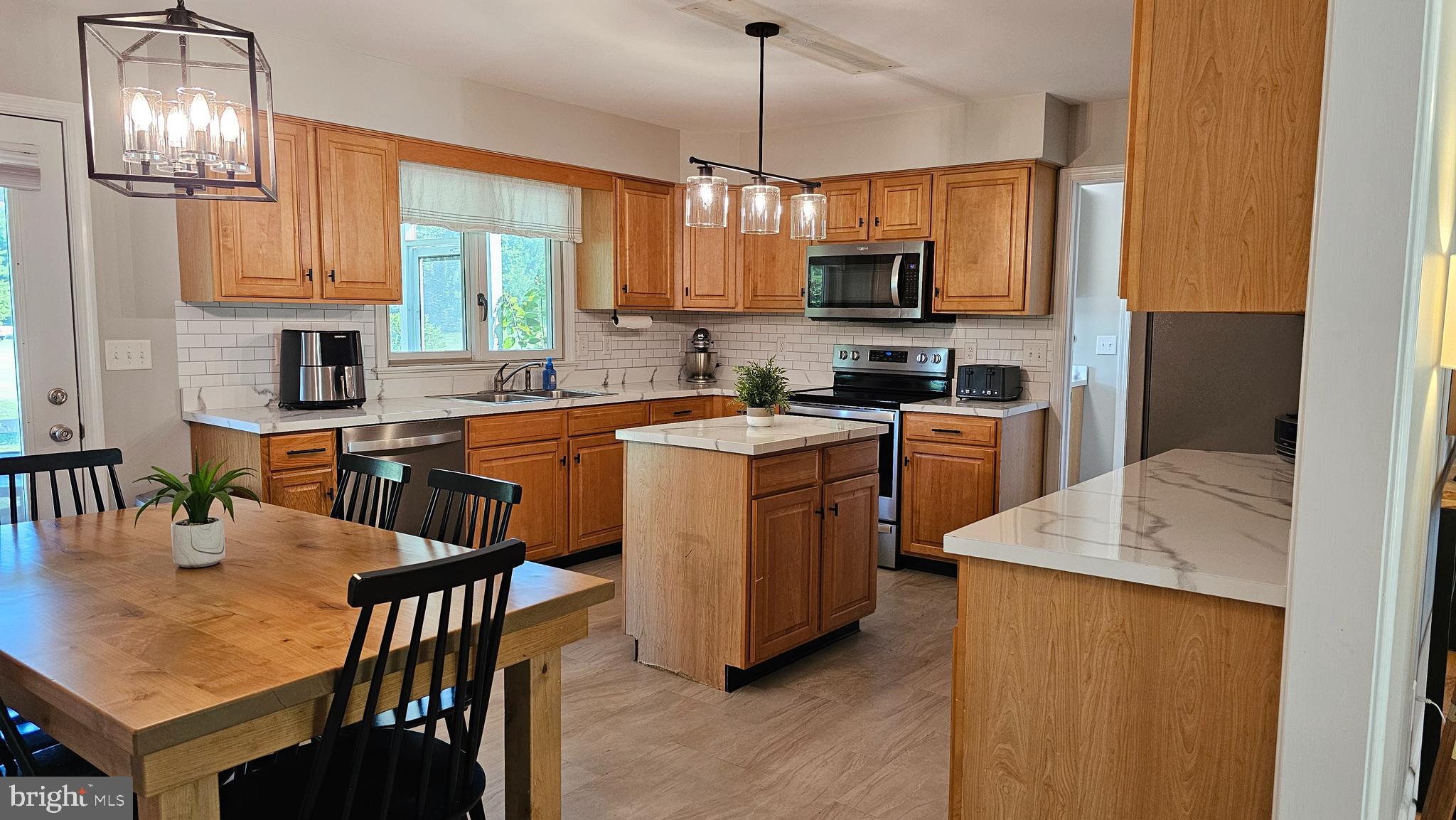 9175 FOX MEADOW LANE