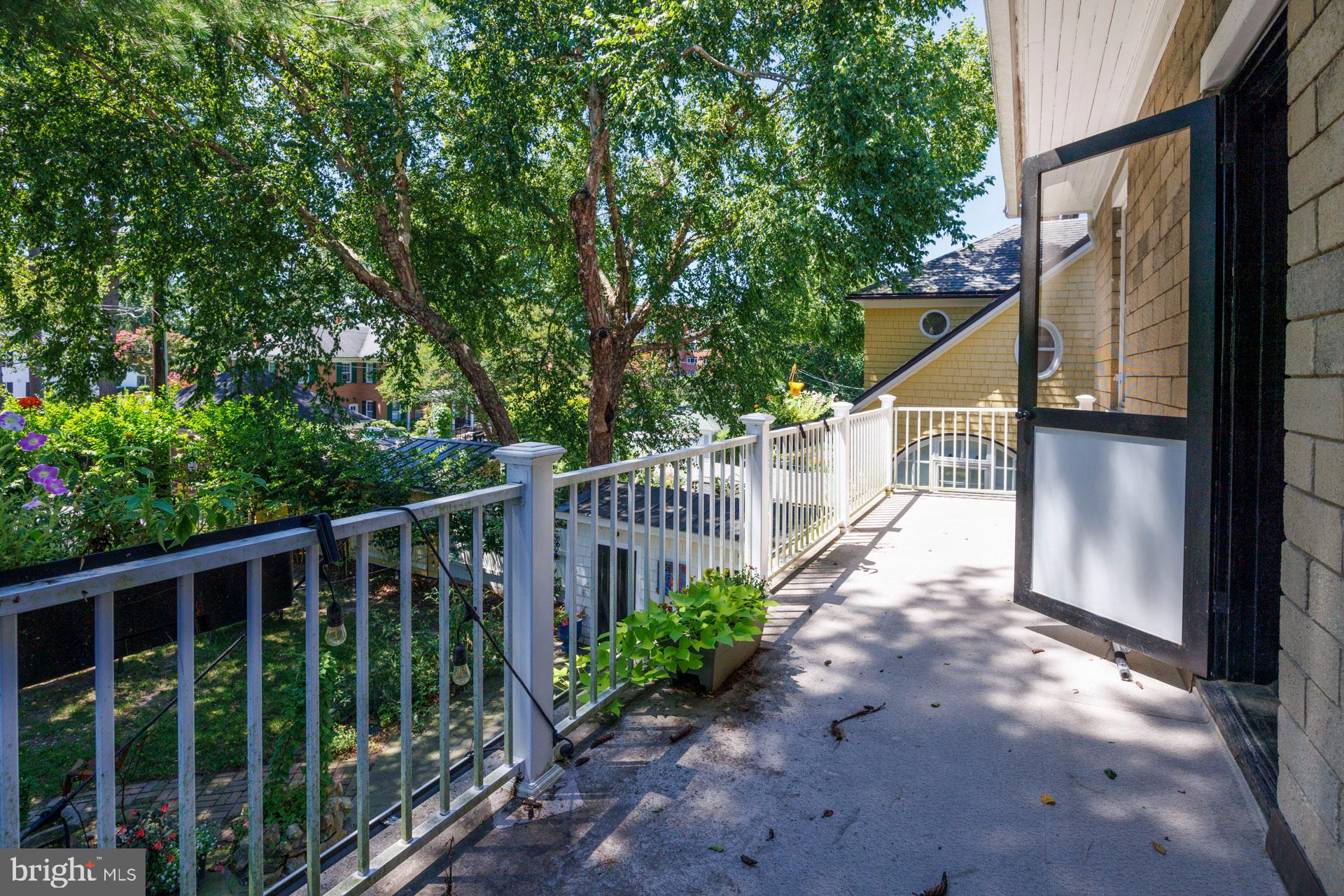 10 BROOKLETTS AVENUE