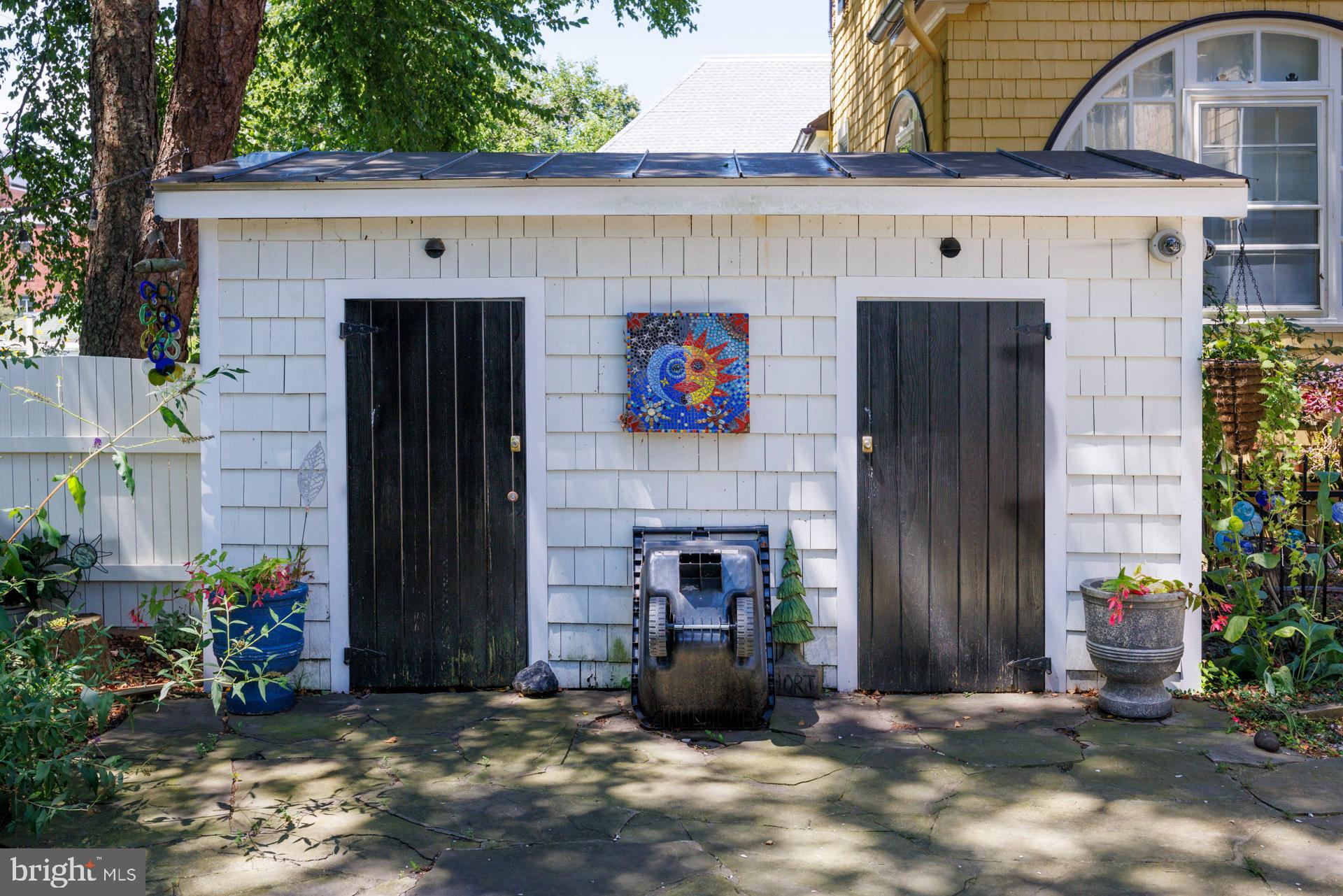 10 BROOKLETTS AVENUE