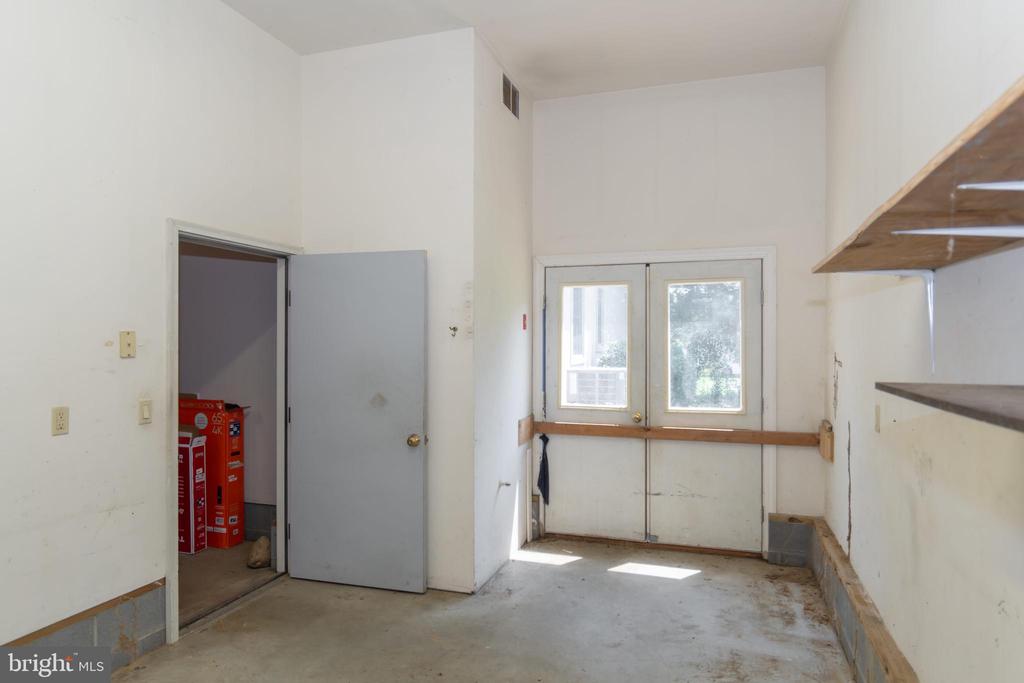 306 MAPLE AVENUE