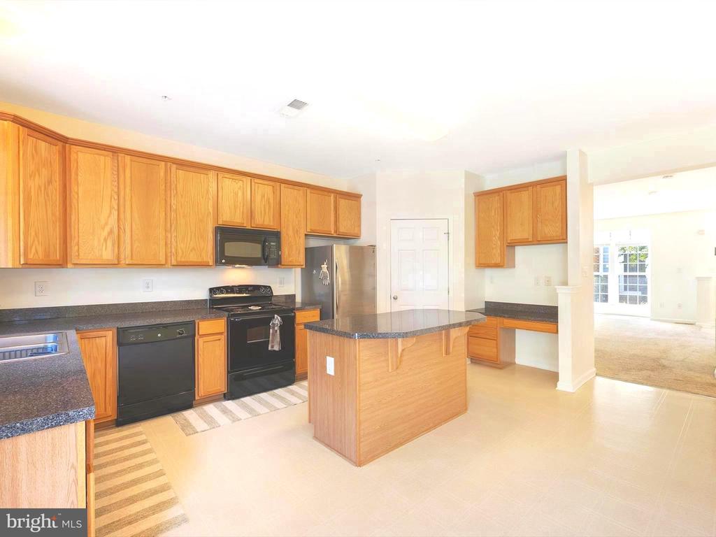 300 DIXON STREET 504