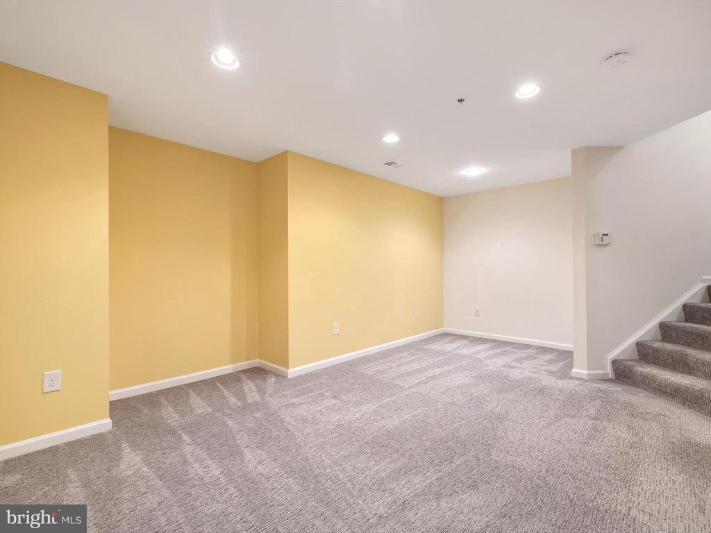 300 DIXON STREET 504