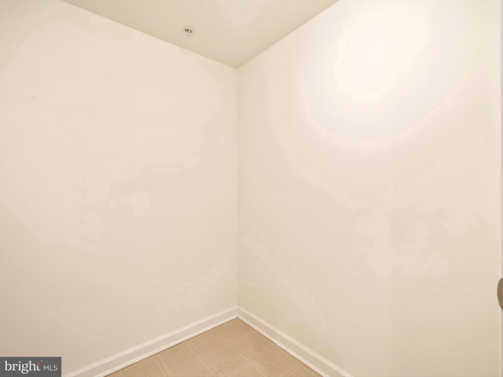 300 DIXON STREET 504
