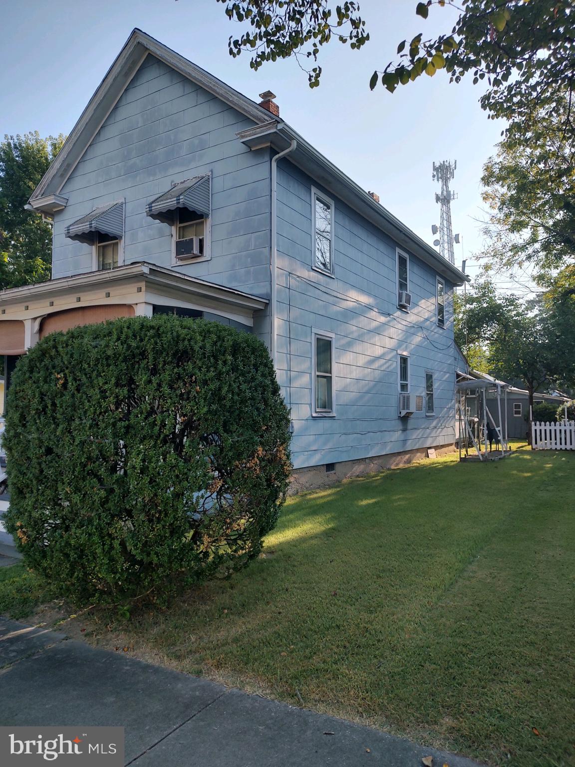212 DAVIS AVENUE