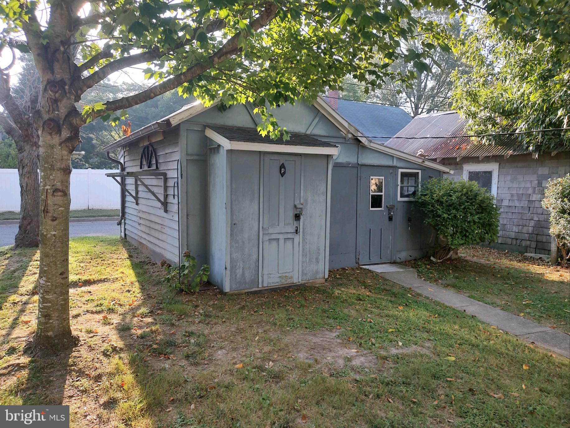 212 DAVIS AVENUE
