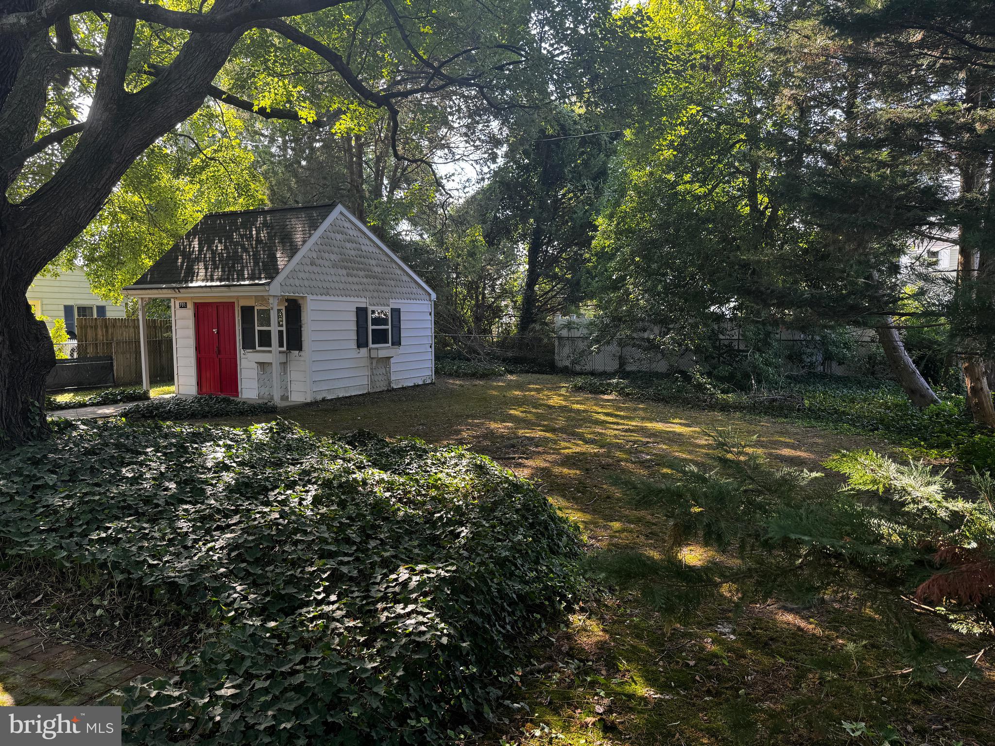 702 ELIZABETH STREET
