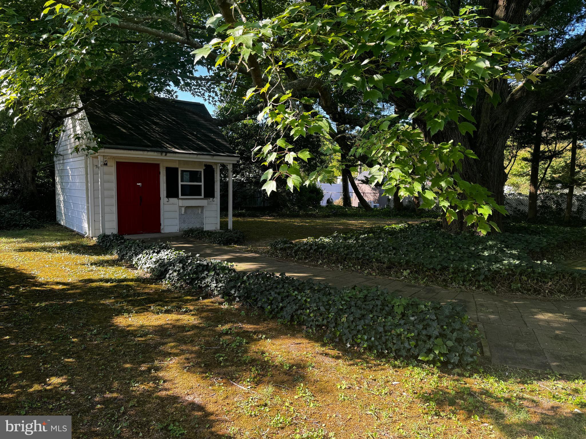 702 ELIZABETH STREET