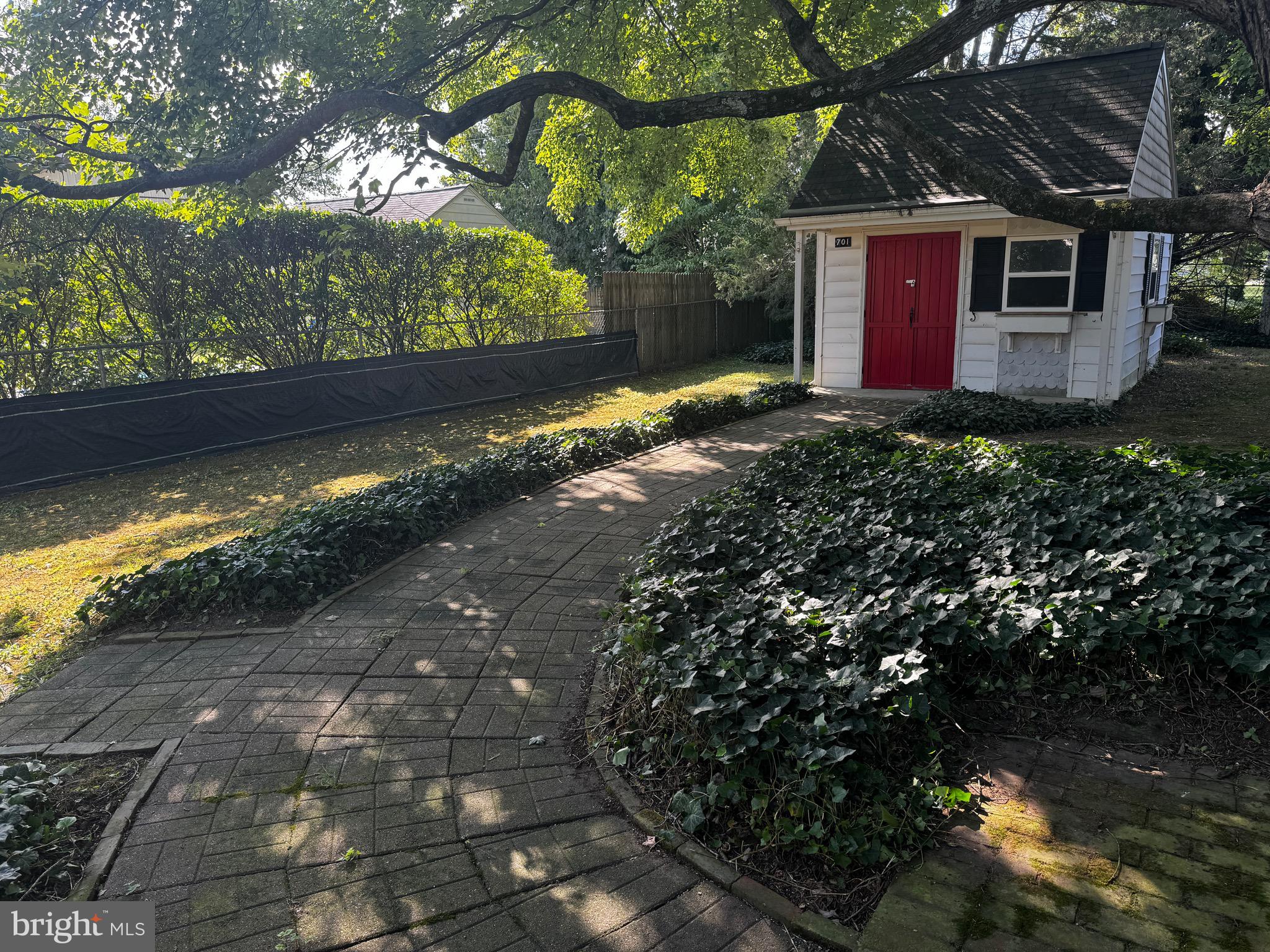 702 ELIZABETH STREET