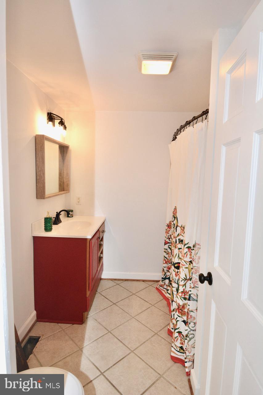 5674 POPLAR LANE