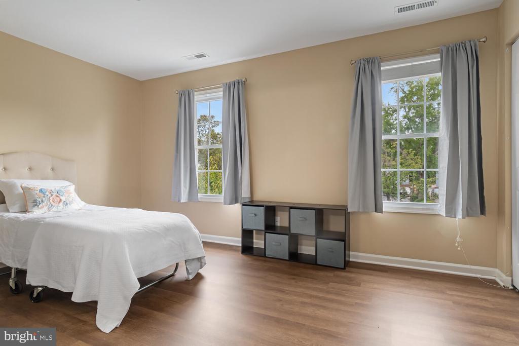 7 N AURORA STREET ABCDE