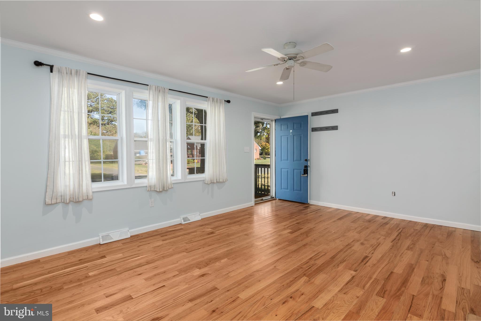 10 WILLIS AVENUE