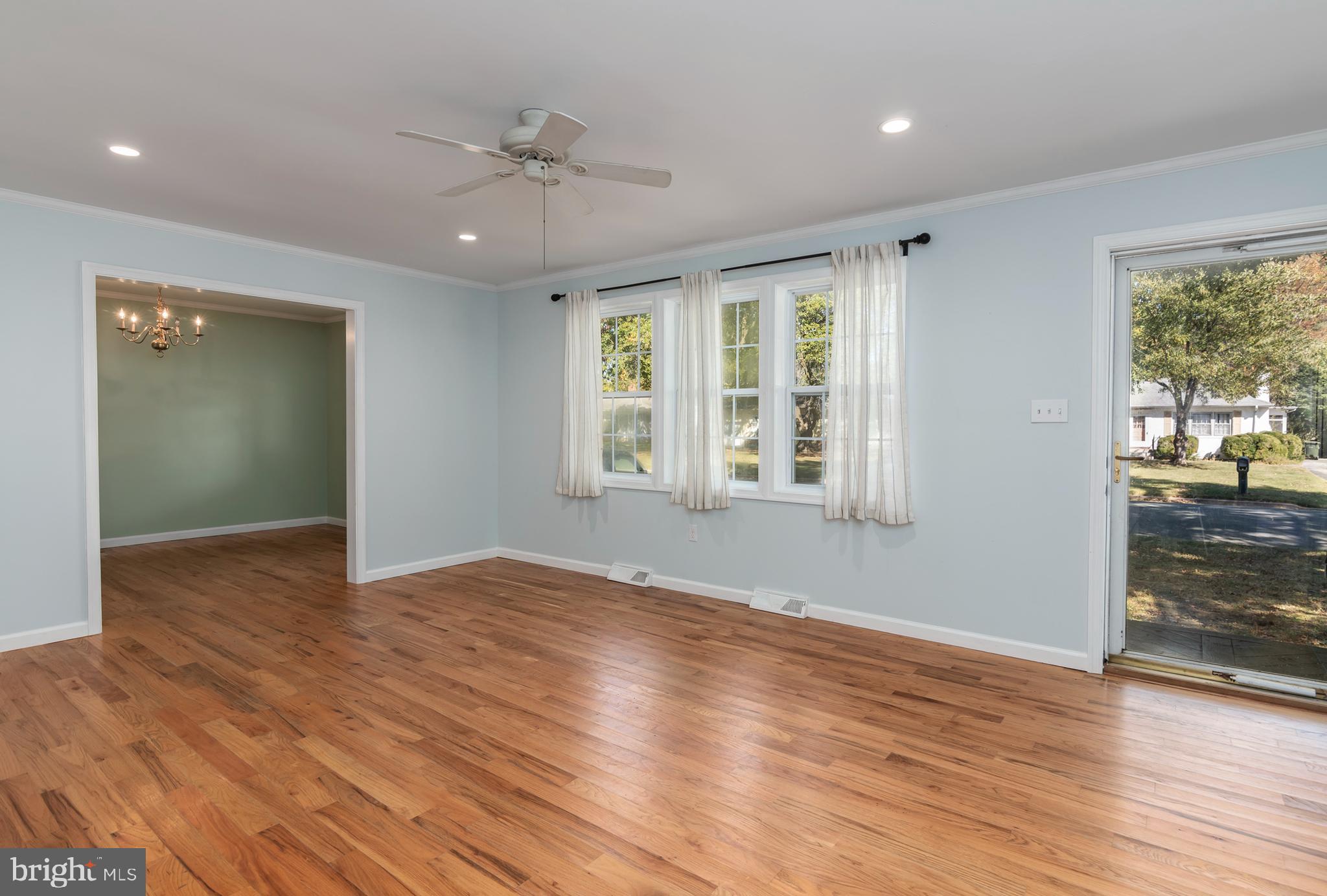 10 WILLIS AVENUE