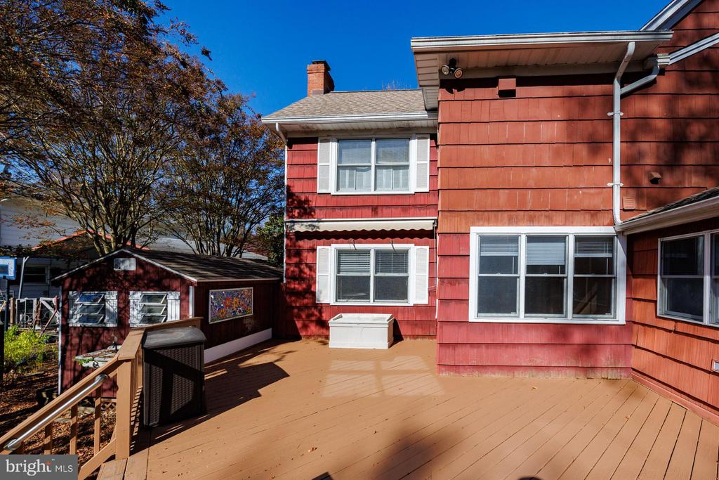 94 W EARLE AVENUE