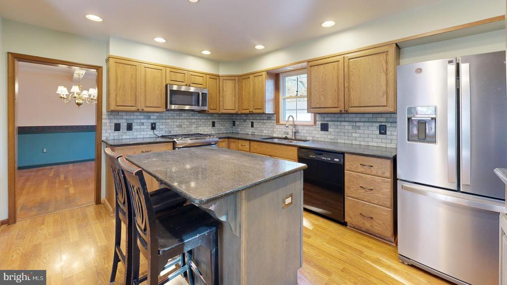94 W EARLE AVENUE