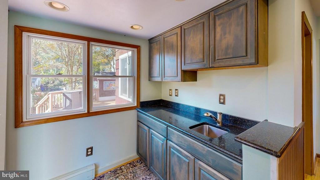 94 W EARLE AVENUE