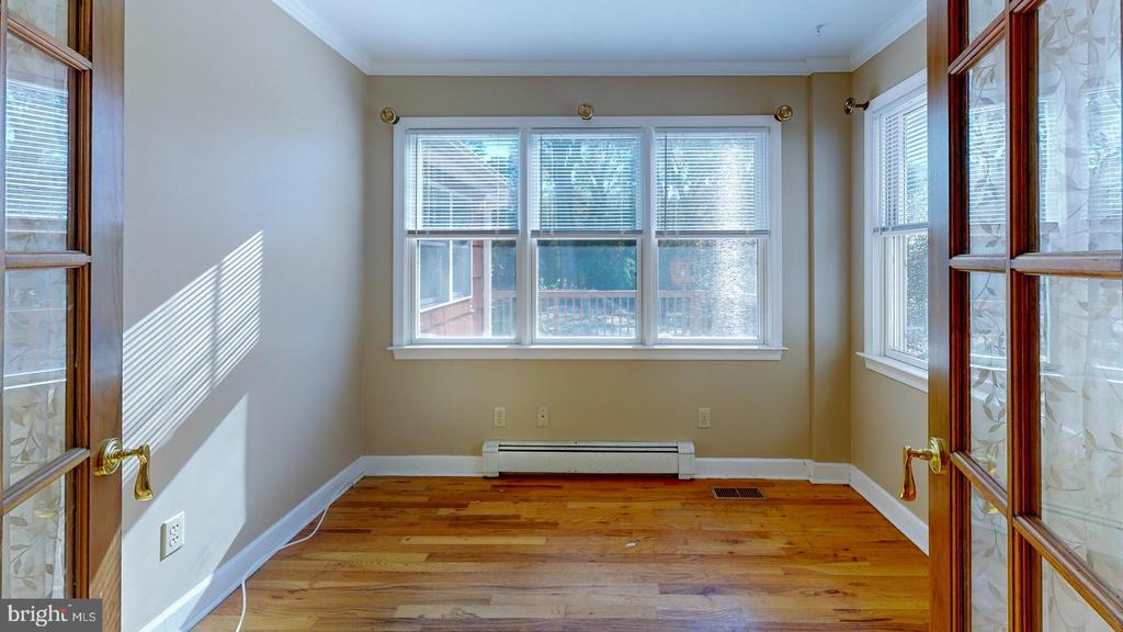 94 W EARLE AVENUE