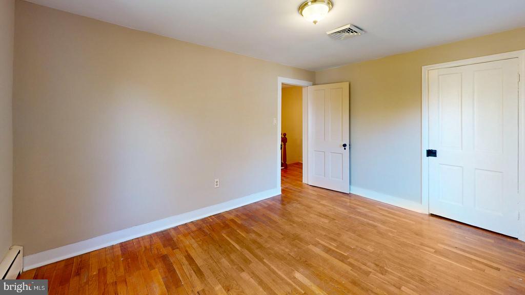 94 W EARLE AVENUE