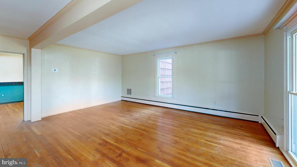 94 W EARLE AVENUE