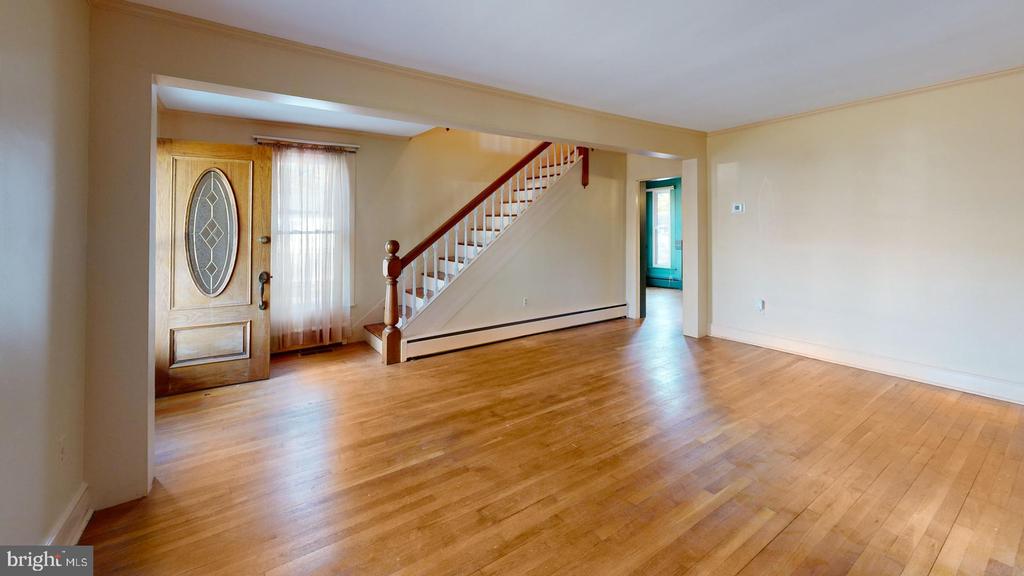 94 W EARLE AVENUE